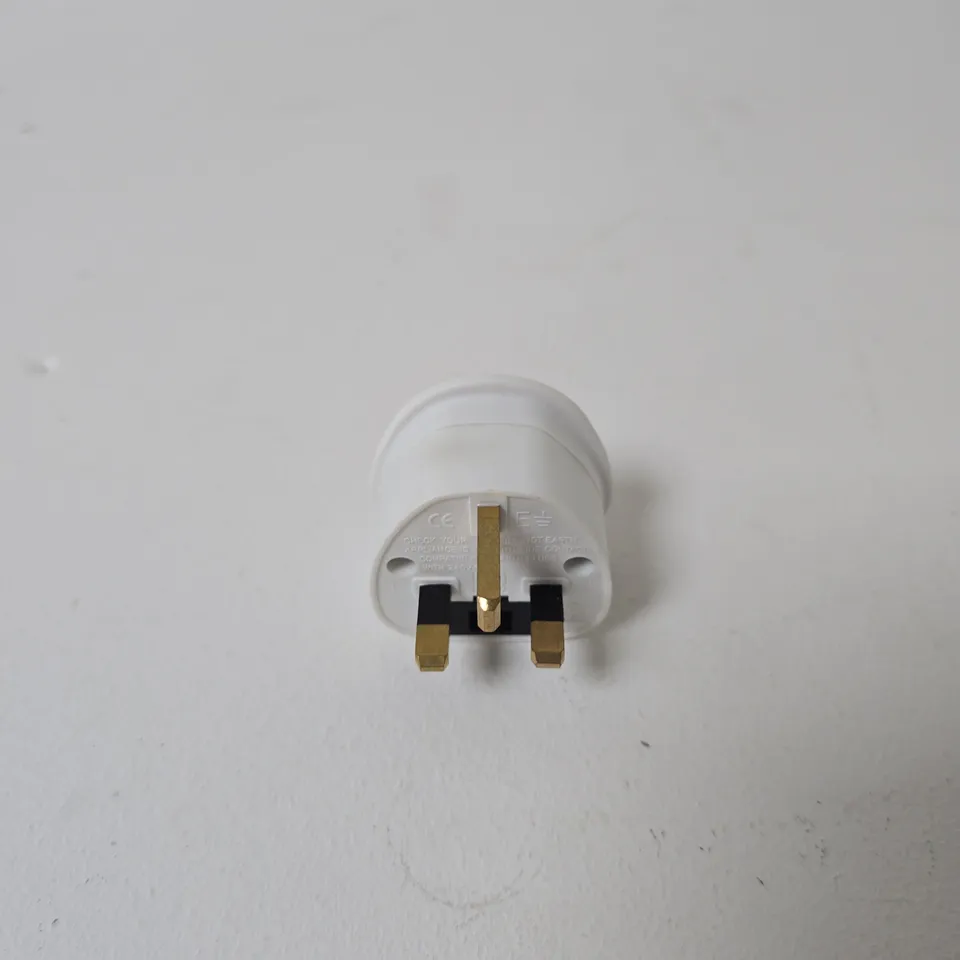 BOX OF APPROXIMATELY 50 X  POWERPLUS: ELECTRICAL US TOURIST ADAPTER