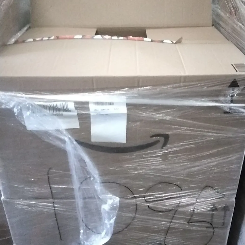 PALLET OF ASSORTED ITEMS INCLUDING GLASS STORAGE JAR, LED METEOR LIGHT, ROCKET LAUNCHER FOR KIDS, GLASS SCREEN PROTECTOR, BLUE BAUBLE SET, CHRISTMAS COOKIE CUTTERS
