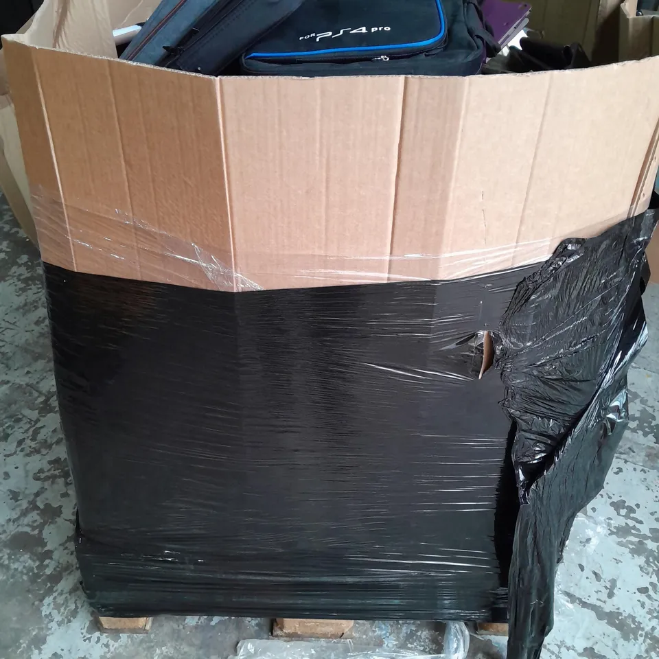 PALLET OF LARGE QAUNTITY OF ASSORTED CASES FOR TABLETS, PHONES AND OTHER ELECTRICALS - COLLECTION ONLY