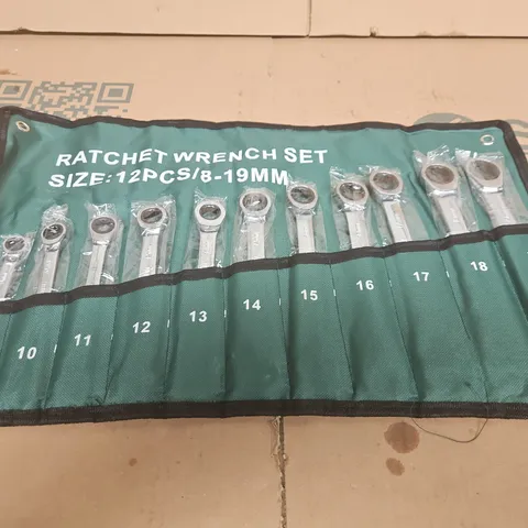 RATCHET WRENCH SET – 12-PIECE (8–19 MM) IN GREEN ROLL-UP CASE