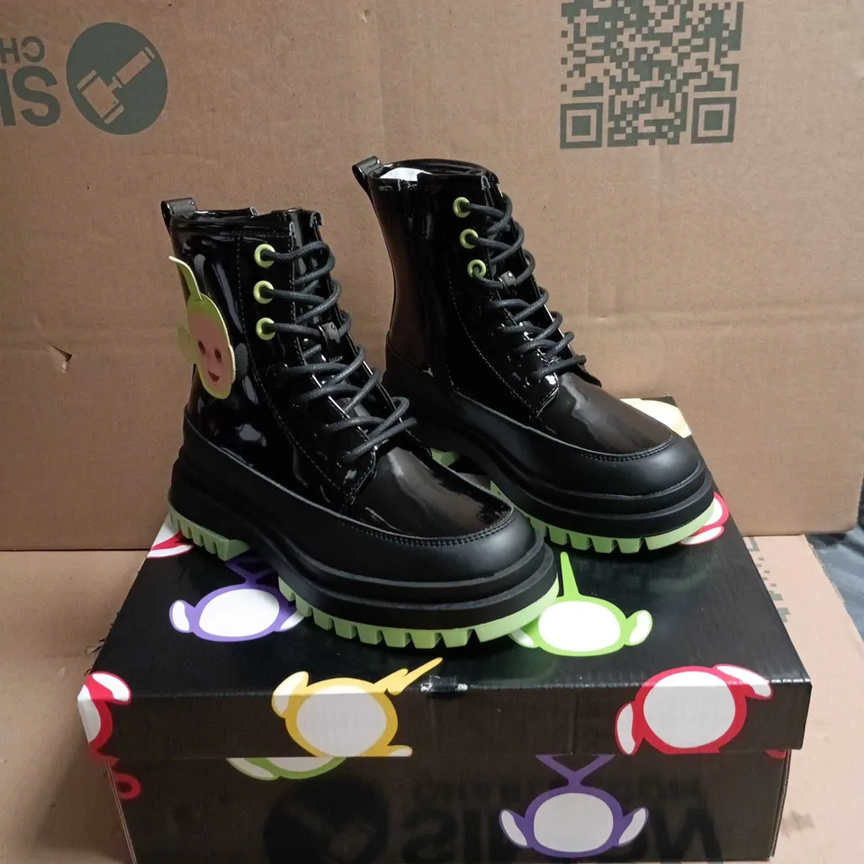KOI KIDZ TUBBYTRONIC DIPSY HEAD BOOTS BLACK AND GREEN SIZE 13