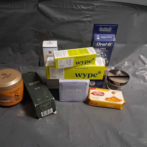 APPROXIMATELY 20 ASSORTED HEALTH AND BEAUTY PRODUCTS TO INCLUDE; WYPE, ORAL-B, LIFEBUOY AND SANCTUARY