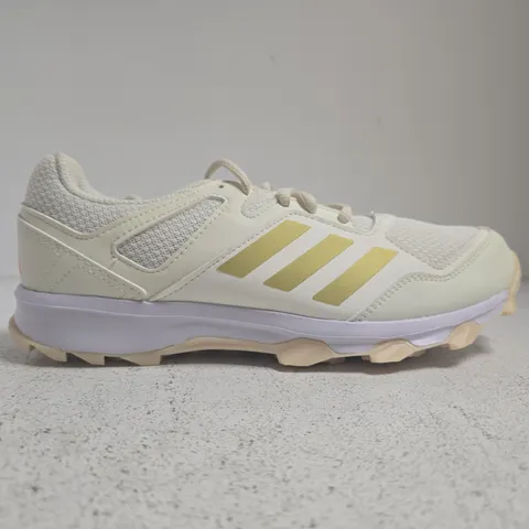 BOXED PAIR OF ADIDAS FABELA RISE TRAINERS IN CREAM SIZE UK 5