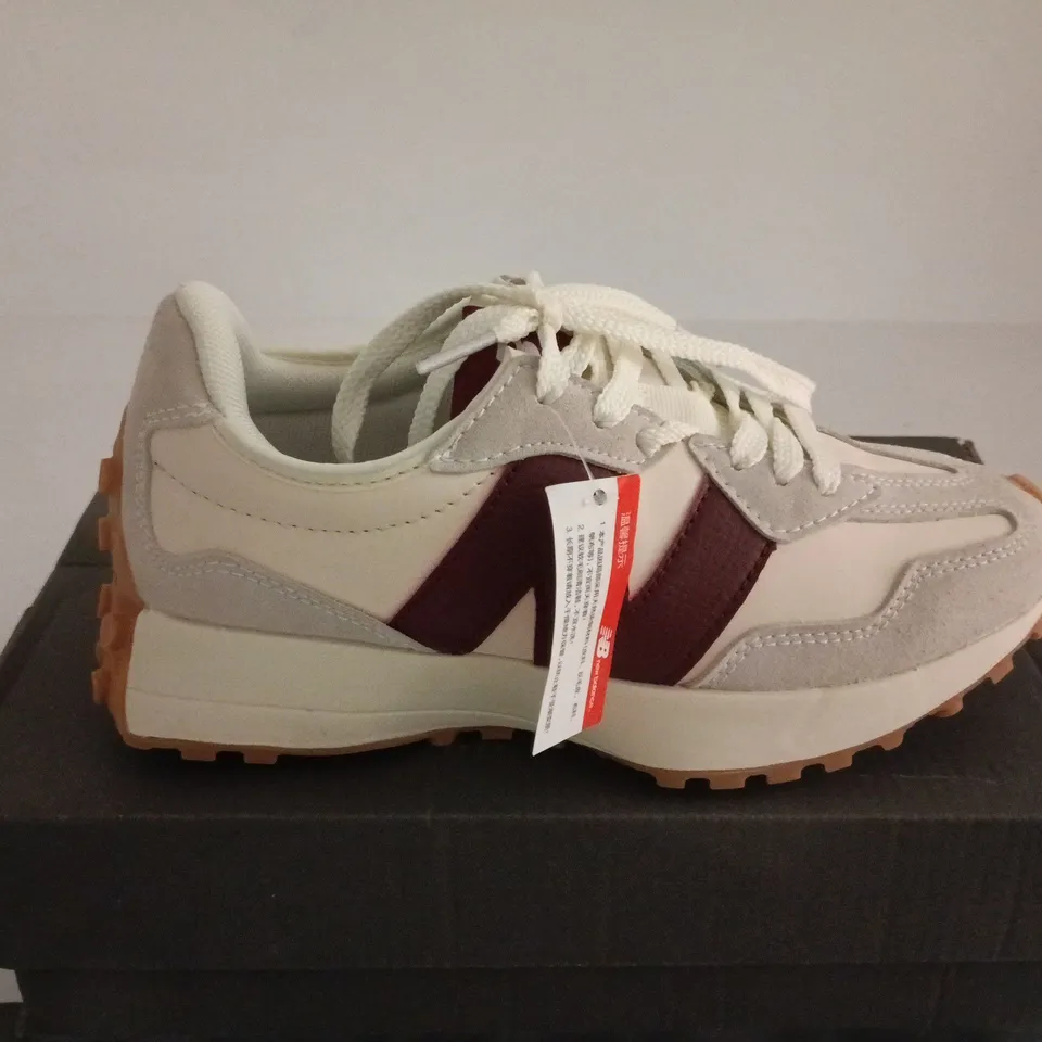NEW BALANCE TRAINERS UK 4 BOXED