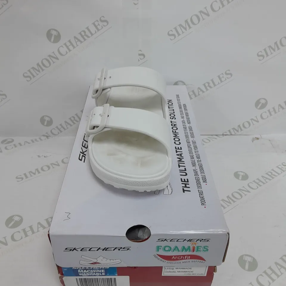 BOXED PAIR OF SKECHERS ARCH FIT FOAMIES SLIDE SANDALS IN WHITE SIZE 6