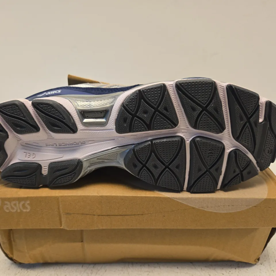 BOXED PAIR OF ASICS RUNNING SHOES – SIZE 10