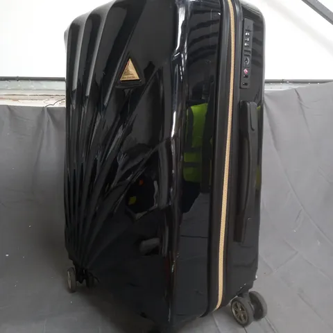TRIFORCE VOGUE CABIN CASE AND VANITY DUO WITH PACKING CUBES IN BLACK/GOLD