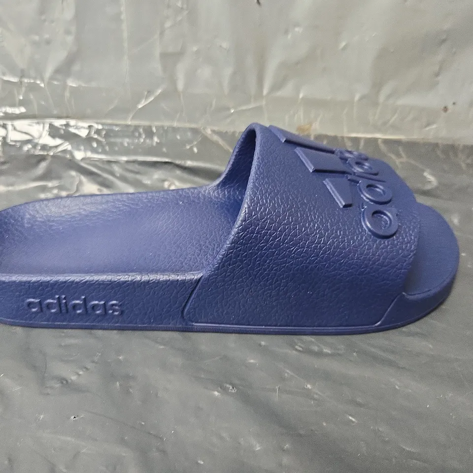 UNBOXED PAIR OF ADIDAS ADILETTE AQUA SLIDES IN NAVY - UK 6