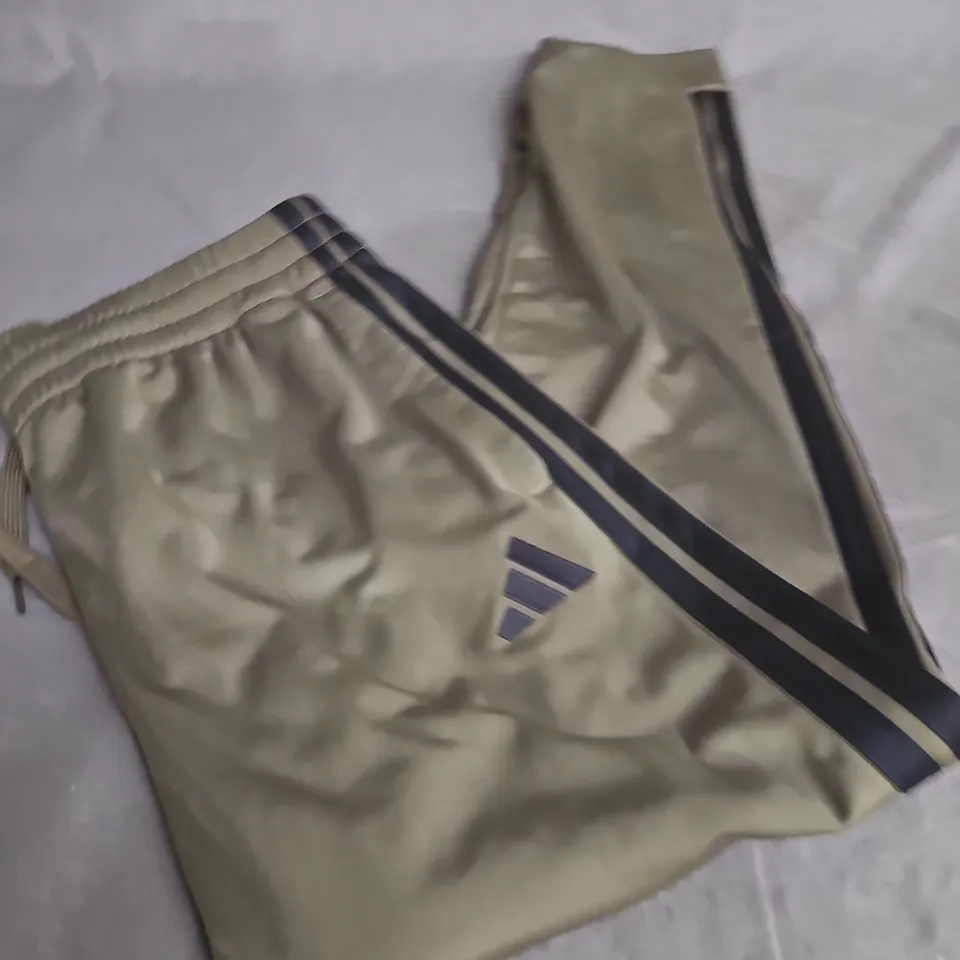 ADIDAS GREEN JOGGERS SIZE L