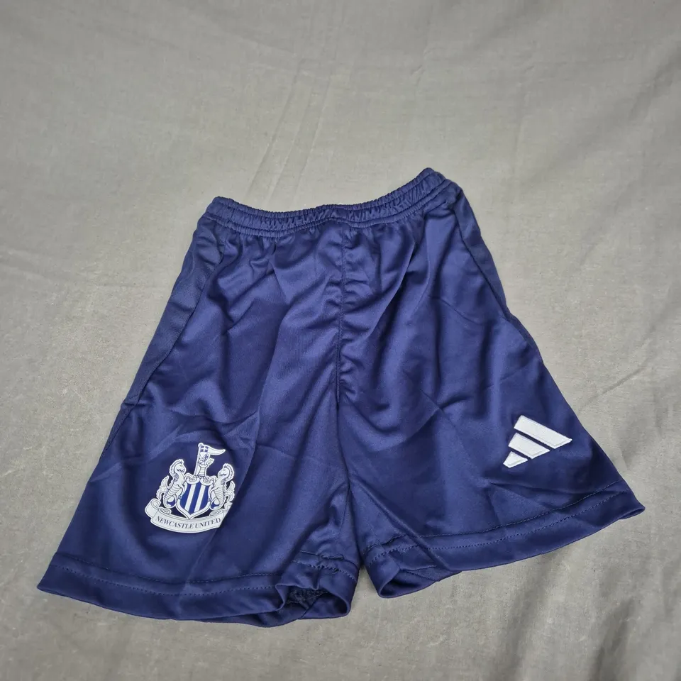 NEWCASTLE UNITED FC AWAY SHORTS AND SHIRT SIZE 20