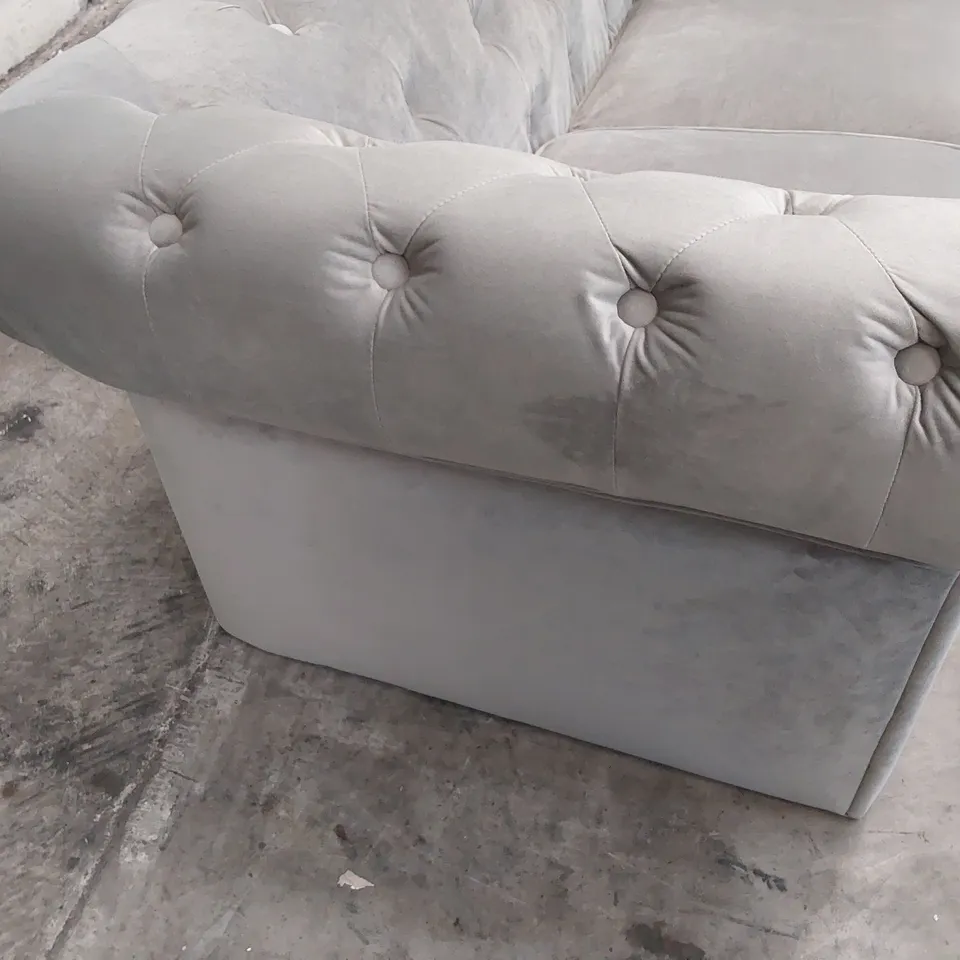 DESIGNER WALLASEY TWO SEATER CHESTERFIELD SOFA SILVER PLUSH FABRIC 