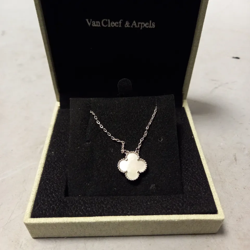 VAN CLEEF AND ARPELS VINTAGE ALHAMBRA PENDANT / COLLECTION ONLY 