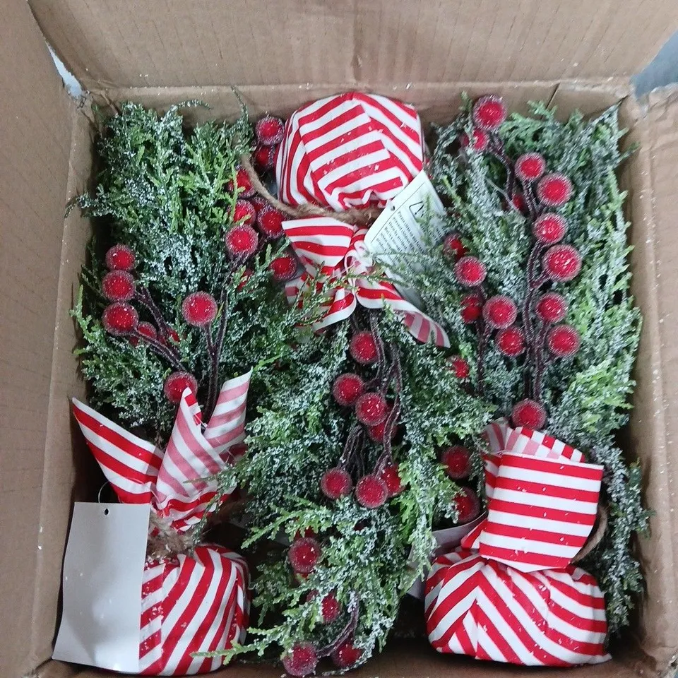 SET OF 3 SMALL TABLE TREES