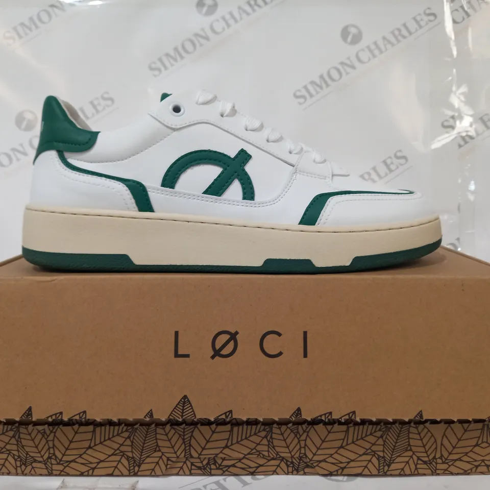 BOXED PAIR OF LOCI SHOE SIN WHITE/GREEN/CREAM EU SIZE 42