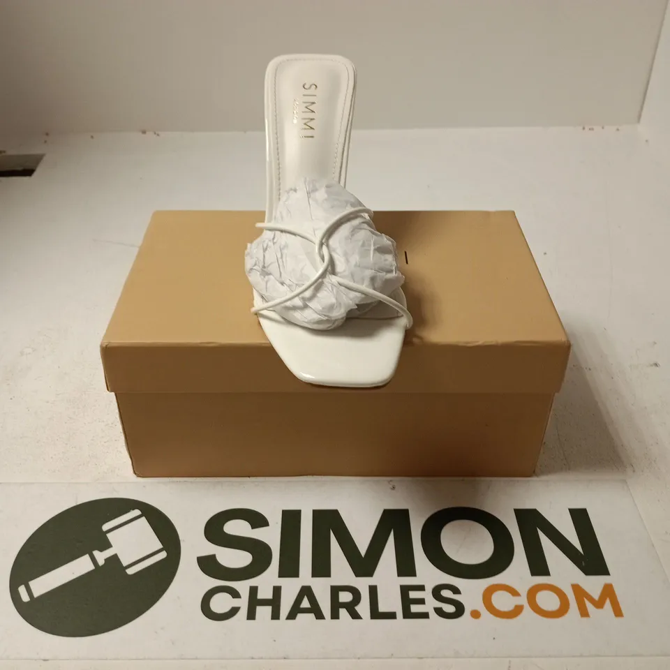BOXED PAIR OF SIMMI LONDON SIBELE HEELS IN WHITE - SIZE 5