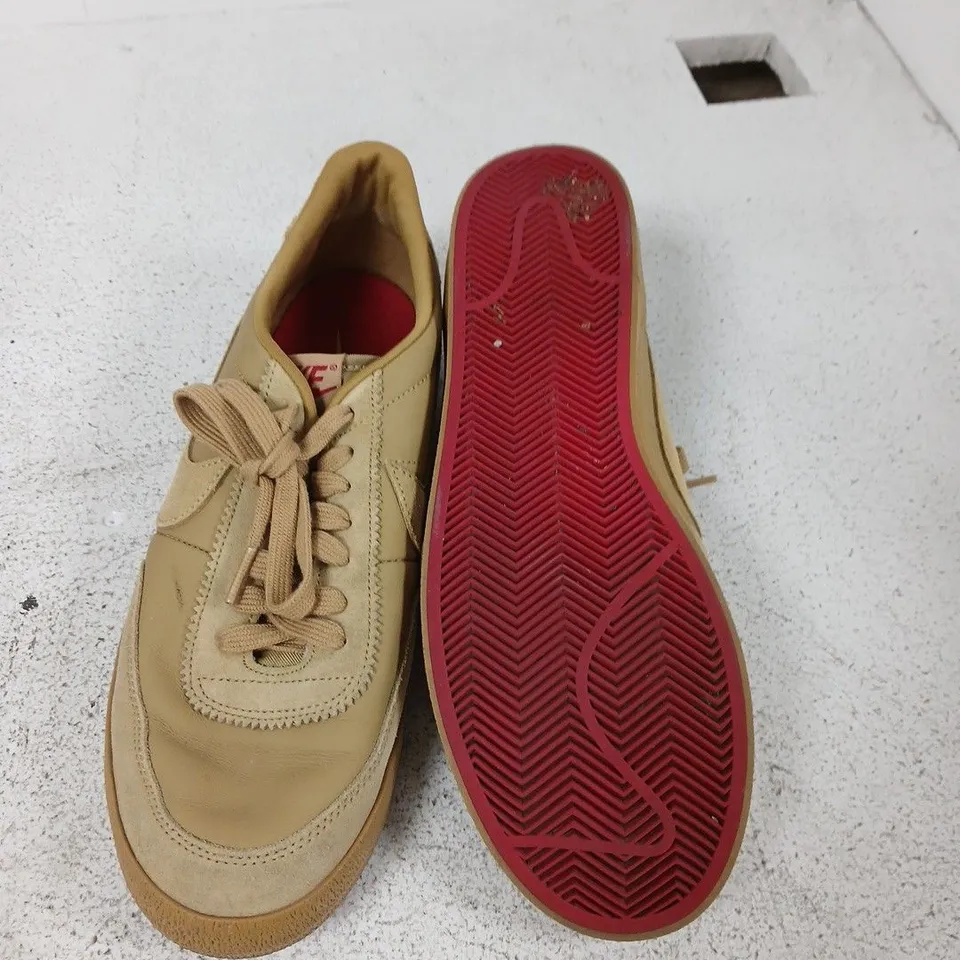 TAN SNEAKERS WITH GUM SOLE (CLO-WOMAN/MEN) (UK 9)