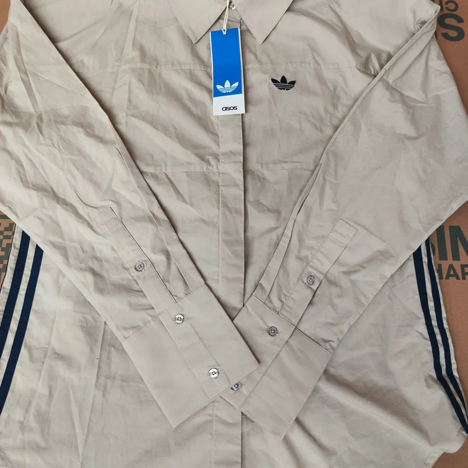 ADIDAS SHOULDER PADDED SHIRT IN LIGHT TAUPE/NAVY SIZE 12-14