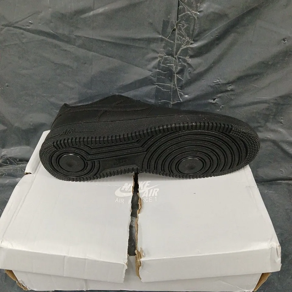 BOXED PAIR OF NIKE BLACK AIR FORCE 1 UK 9.5