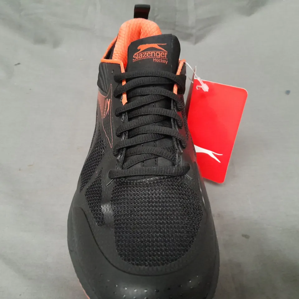 BOXED PAIR OF SLAZENGER SHOES IN BLACK/ORANGE UK SIZE 9