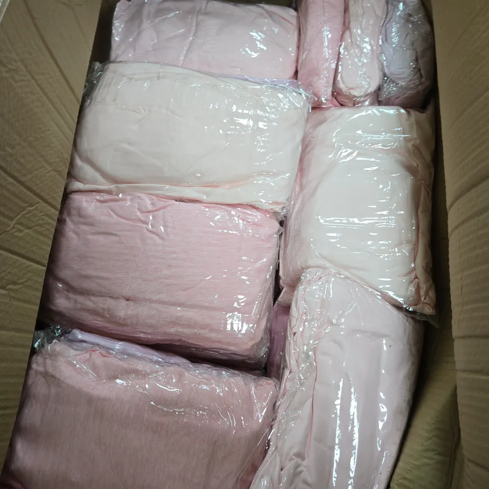 APPROXIMATELY 30 X TOPAZ LUXE HOME COLLECTION PINK BEDDING SET