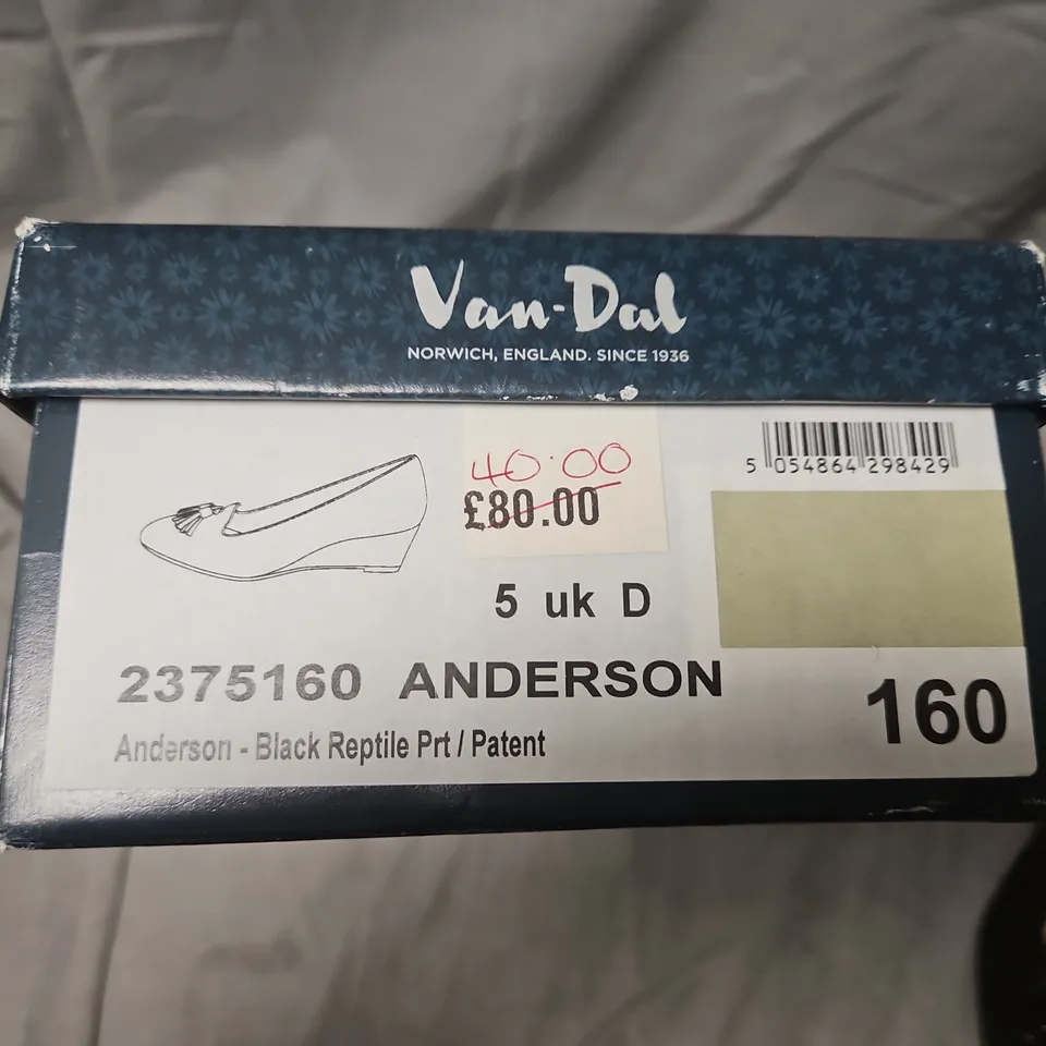 BOXED VAN-DAL ANDERSON BLACK REPTILE PRINT / PATENT LEATHER LOAFERS – UK 5, D