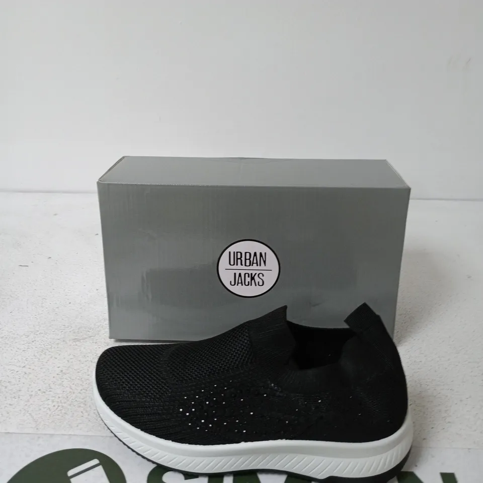 BOXED URBAN JACKS NEGRONI BLACK KNIT SNEAKERS – UK 5