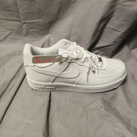 NIKE AIR FORCE 1 TRAINERS IN WHITE - 11.5