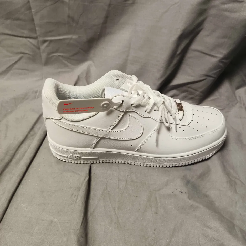 NIKE AIR FORCE 1 TRAINERS IN WHITE - 11.5