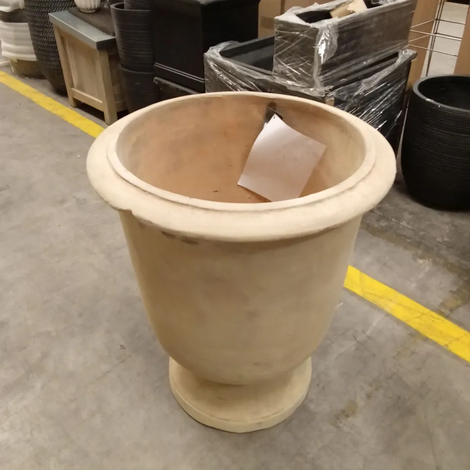 UBLEY PLANTER 64.5cm TERRACOTTA