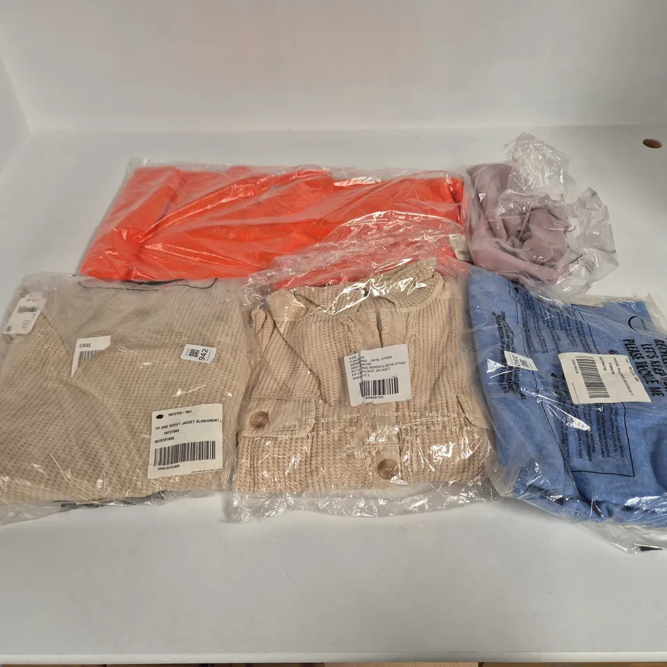 APPROXIMATELY 70 ASSORTED FREE PEOPLE WOMENS JACKETS/TOPS CLOTHING ITEMS IN VARIOUS SIZES, STYLES & COLOURS - COLLECTION ONLY
