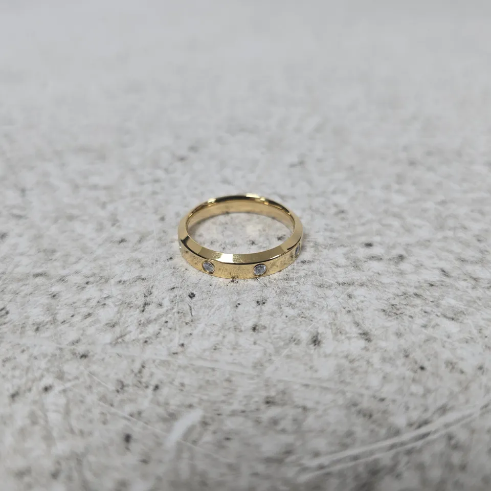 GOLD-TONE RING WITH PAVÉ STONES – DANIEL WELLINGTON BOX