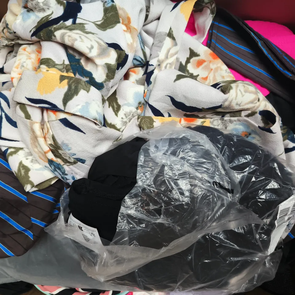 APPROXIMATELY 20 ASSORTED CLOTHING AND FASHION PRODUCTS IN VARIOUS STYLES AND SIZES - COLLECTION ONLY