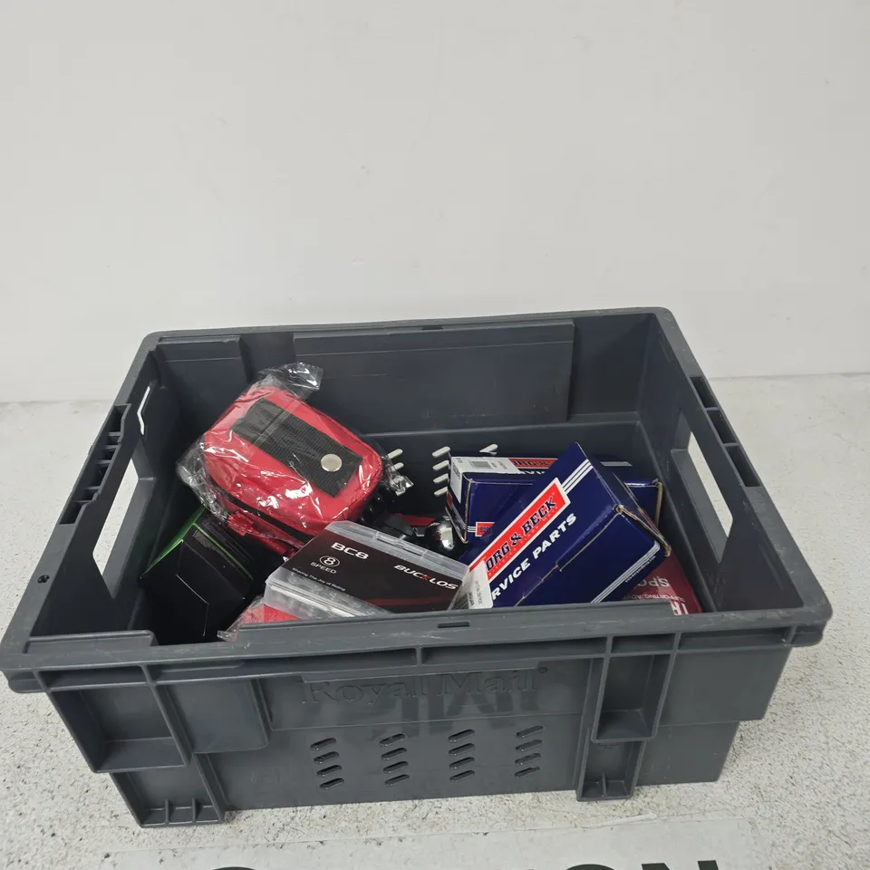 APPROXIMATELY 15 ASSORTED ITEMS INCLUDING TRAILMED SPORTS FIRST AID KIT, BUCKLOS BC8 AND BORG & BECK LINK STABELIZER FRONT
