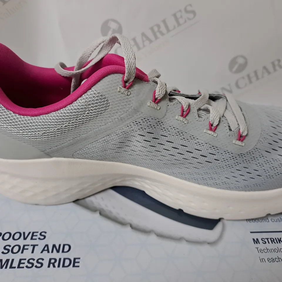 SKETCHERS GO RUN LITE IN GREY AND PINK SIZE 10 