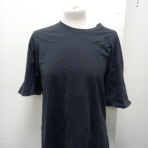 MEDIUM GYMSHARK T-SHIRT