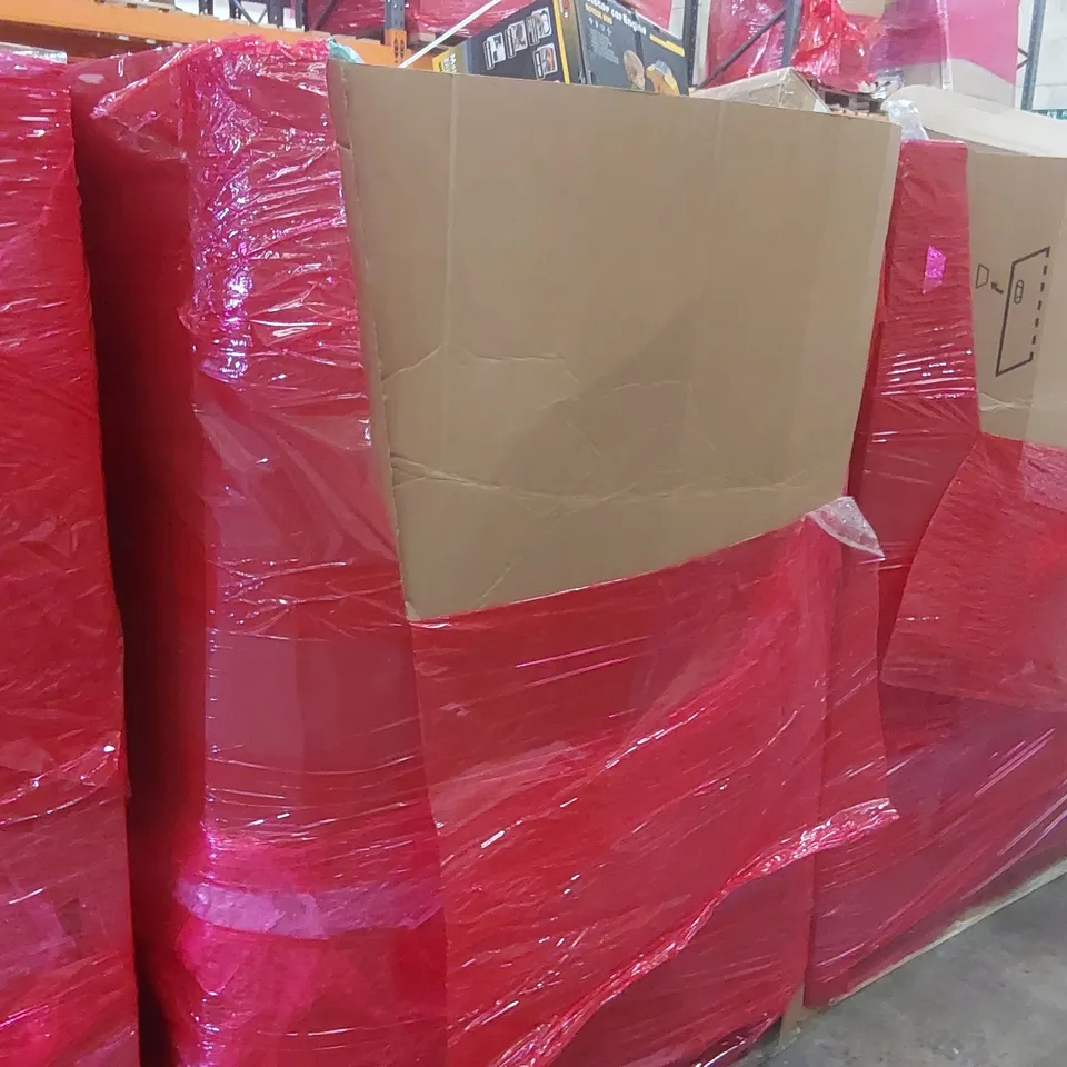 PALLET CONTAINING ASSORTED ITEMS TO INCLUDE: RETRACTABLE SAFETY GATE, BABY MOBILE MUSICAL TOY, GOVEE UPLIGHTER FLOOR LAMP, MOTOR CAR ENGINE TOY ECT