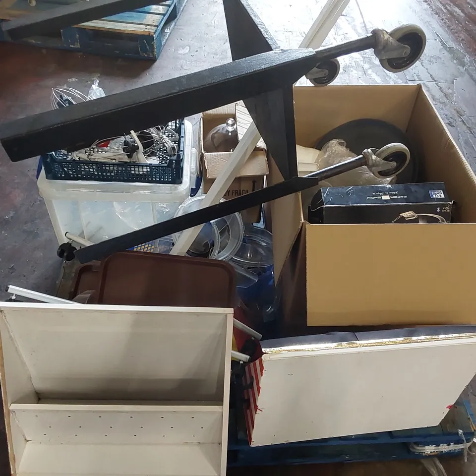 PALLET OF ASSORTED CATERING AND CONSUMER PRODUCTS 
