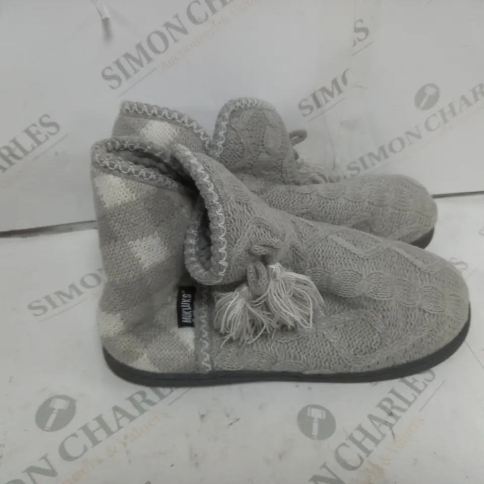 LINA SLIPPER BOOT GREY SIZE 8