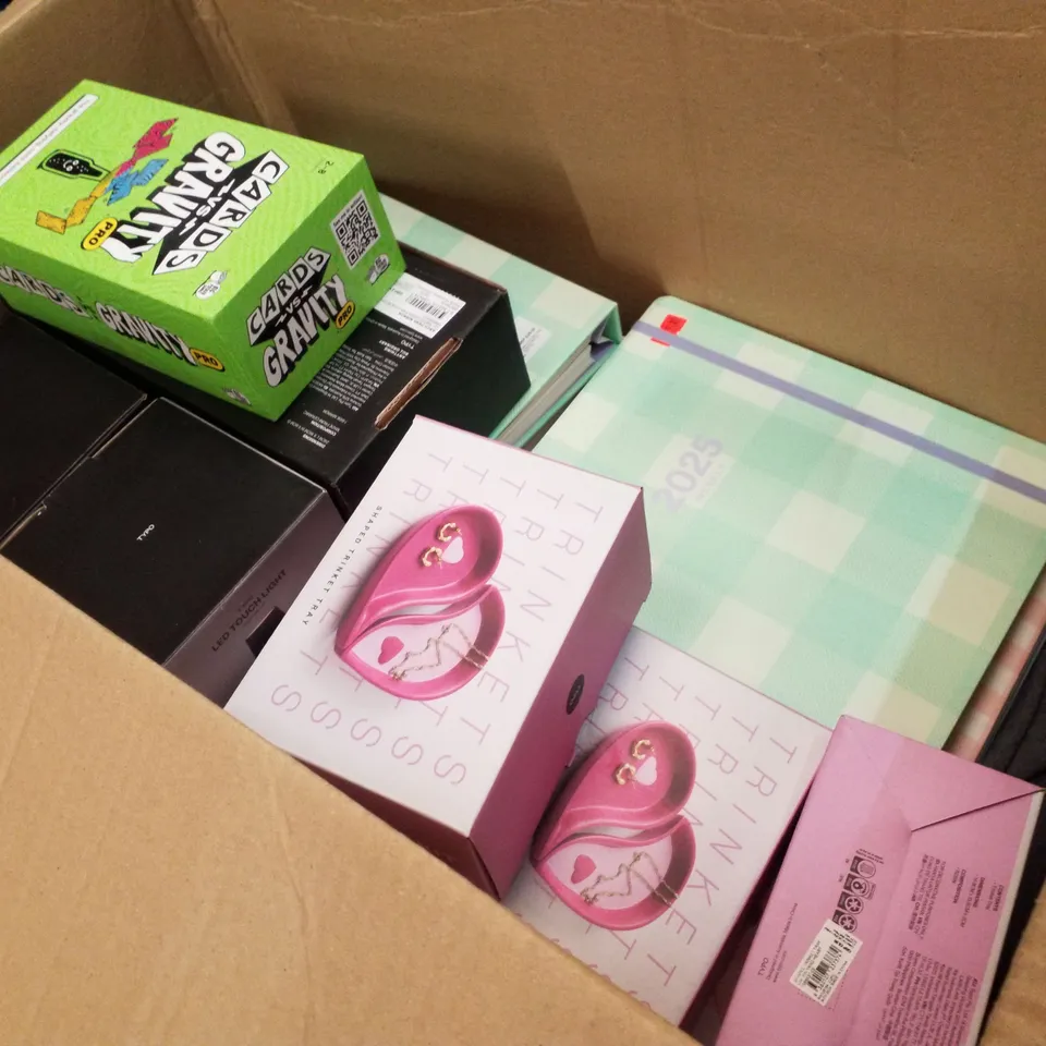 BOX CONTAINING ASSORTED PRODUCTS INCLUDING WEEKLY PLANNERS, RICK & MORTY PLANTER, CARDS VS GRAVITY GAME, LED TOUCH LIGHT, EYEMASK & ARCH DESK MIRRORS