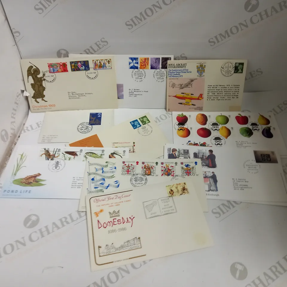 BOX OF APPROX 50 ASSORTED COLLECTABLE STAMPS IN VARIOUS CONDITIONS