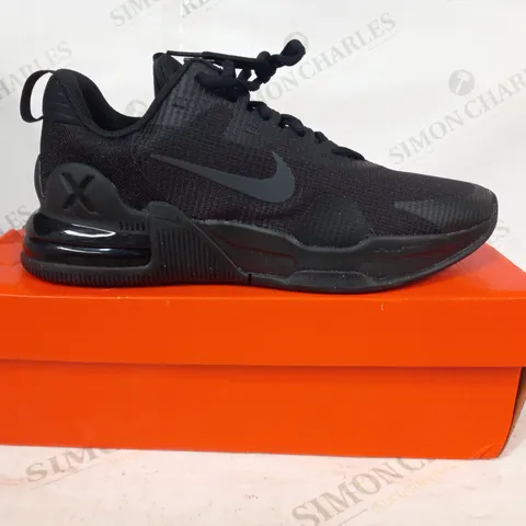 BOXED PAIR OF NIKE AIR MAX ALPHA TRAINERS IN BLACK UK SIZE 8