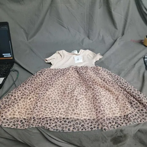 H AND M GIRLS' DARK CREAM RIBBED KNIT DRESS WITH LEOPARD-PRINT TULLE OVERLAY – UK 4-6Y