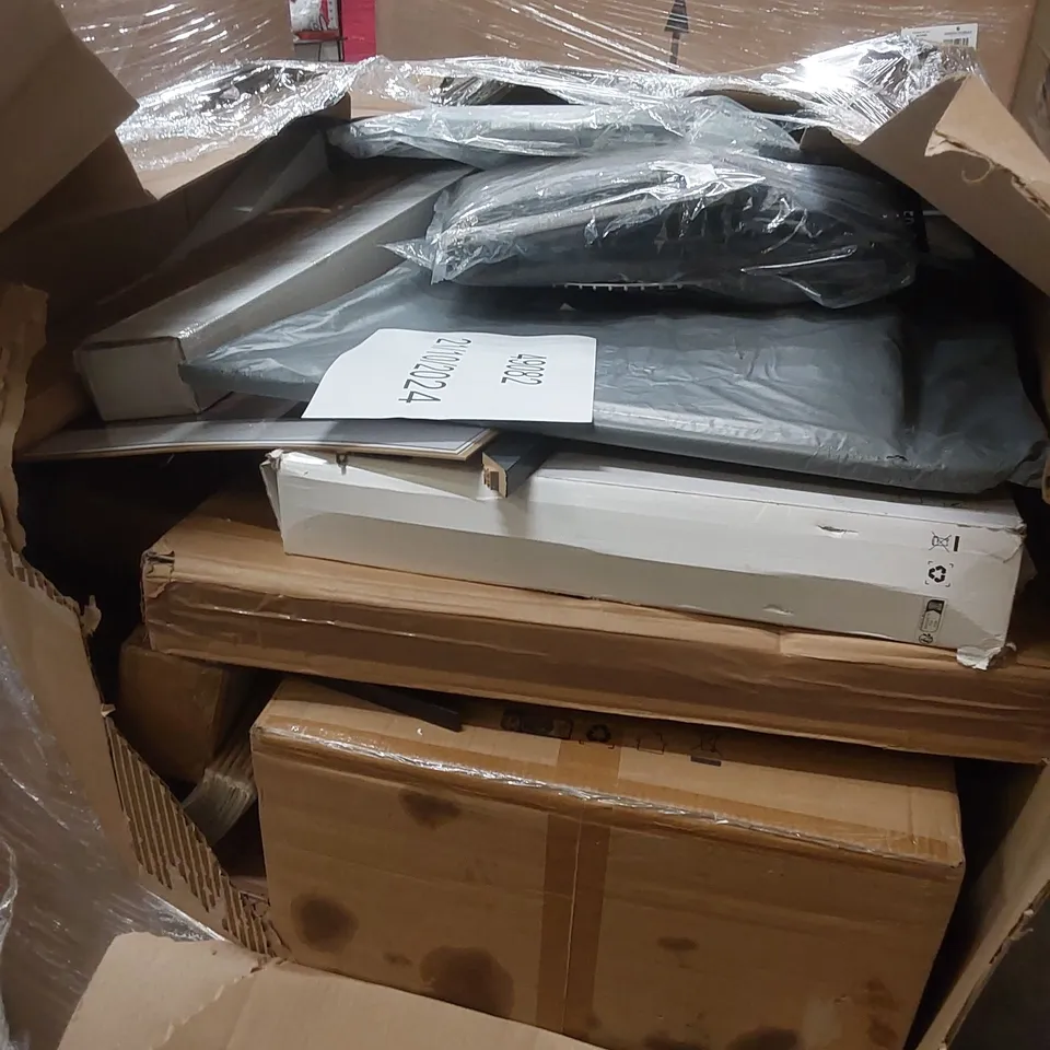 PALLET OF ASSORTED HOUSEHOLD ITEMS AND CONSUMER PRODUCTS TO INCLUDE; CEILING LIGHTS, DECOR ITEMS, BOXED FURNITURE ETC 