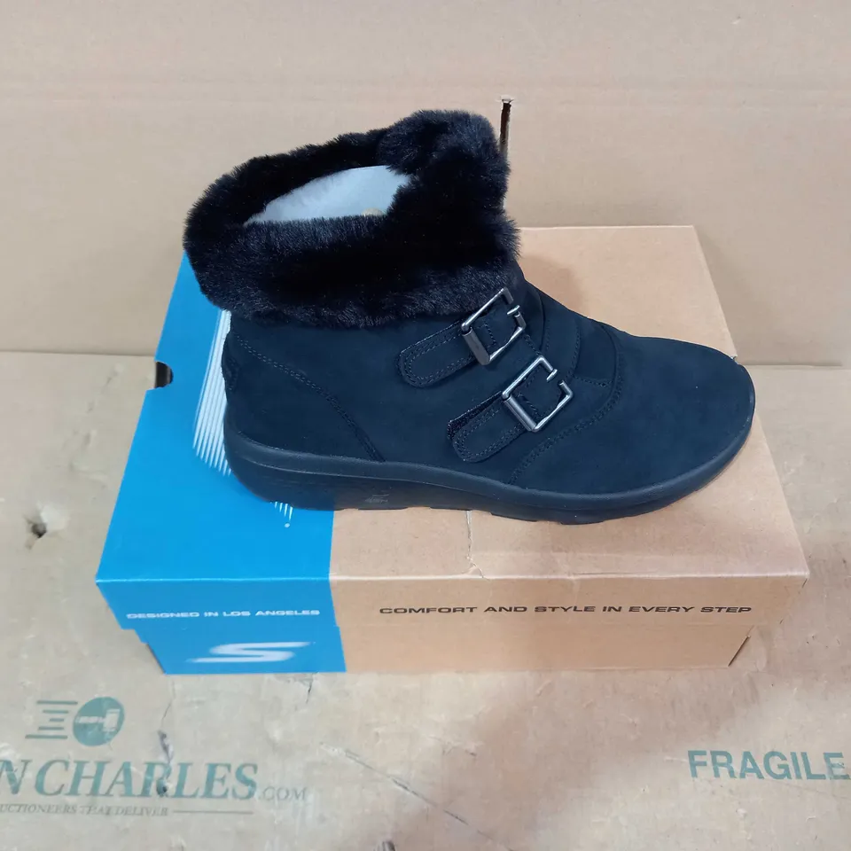 BOXED PAIR OF SKECHERS - SIZE 7