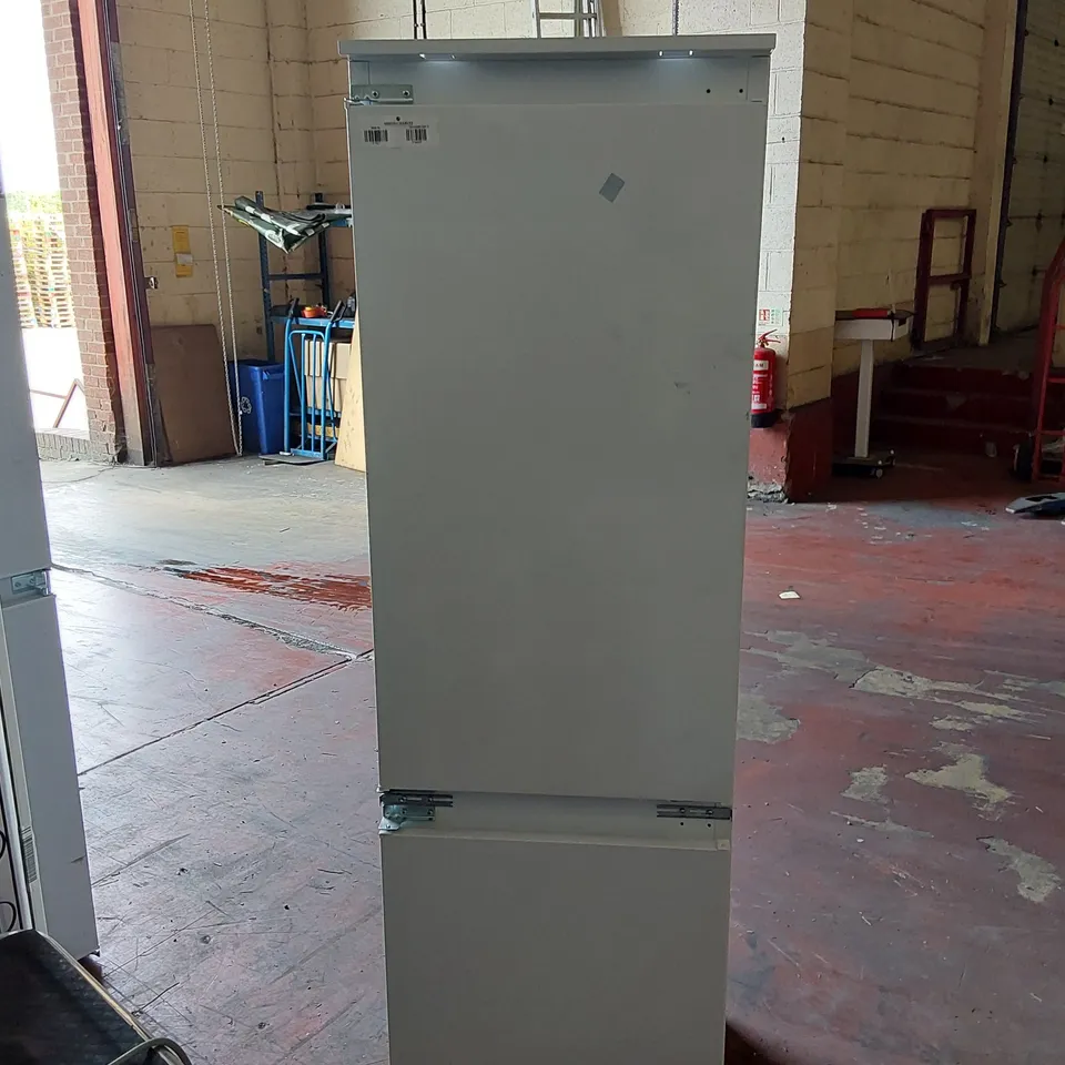 INDESIT FRIDGE FREEZER - WHITE 