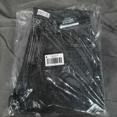 BAGGED ABERCROMBIE & FITCH HIGH RISE VINTAGE STRAIGHT JEANS IN WASHED BLACK - 29 REGULAR
