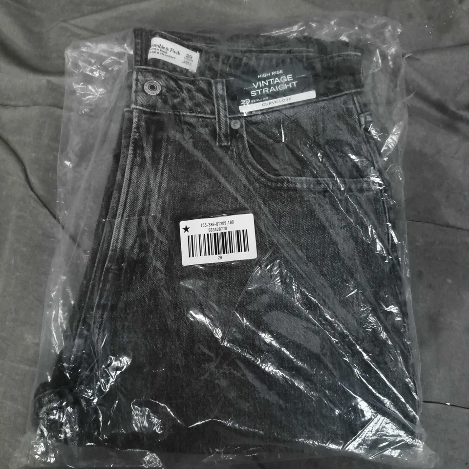 BAGGED ABERCROMBIE & FITCH HIGH RISE VINTAGE STRAIGHT JEANS IN WASHED BLACK - 29 REGULAR