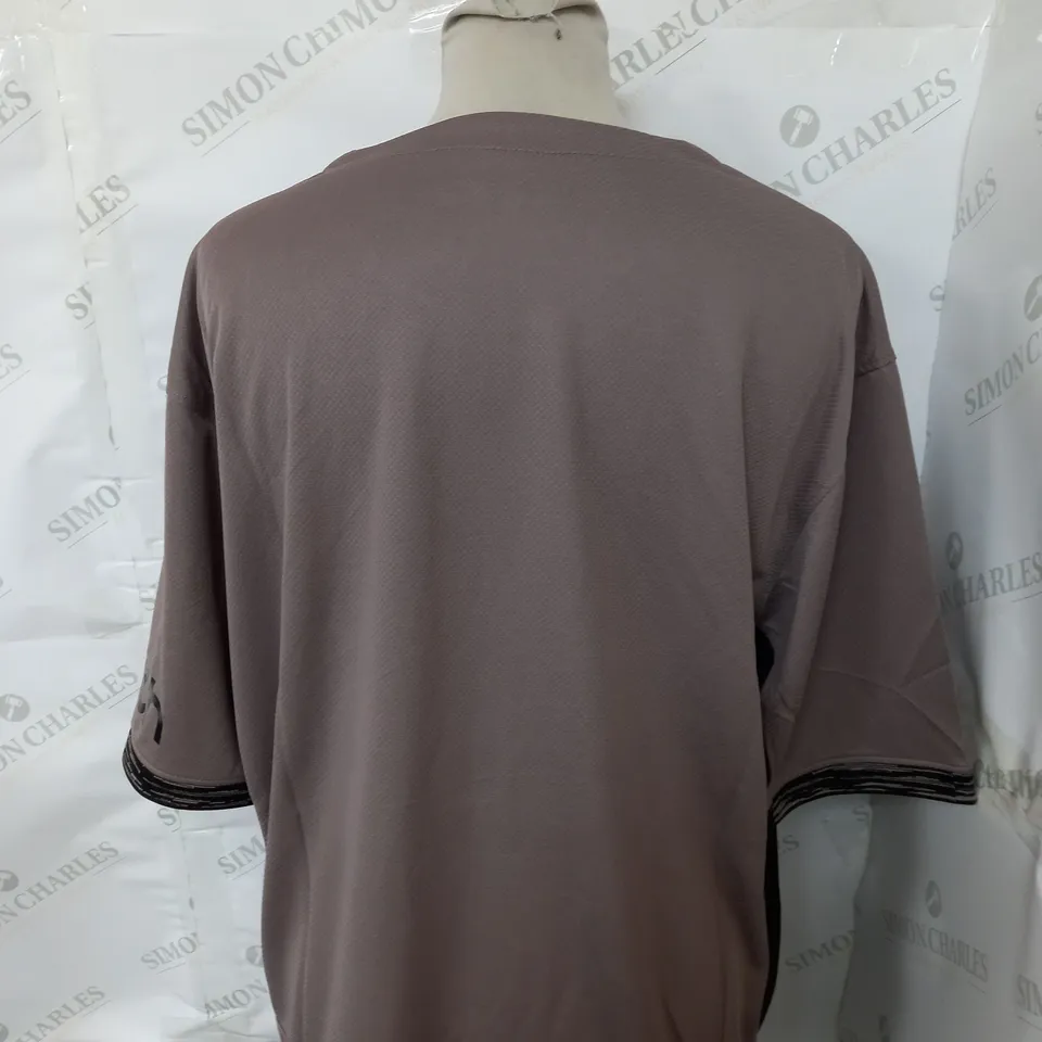 TOTTENHAM HOTSPURS AWAY SHIRT SIZE 3XL