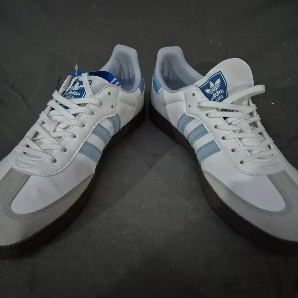 BOXED PAIR OF ADIDAS SAMBA SHOES IN WHITE/LIGHT BLUE UK SIZE 10.5