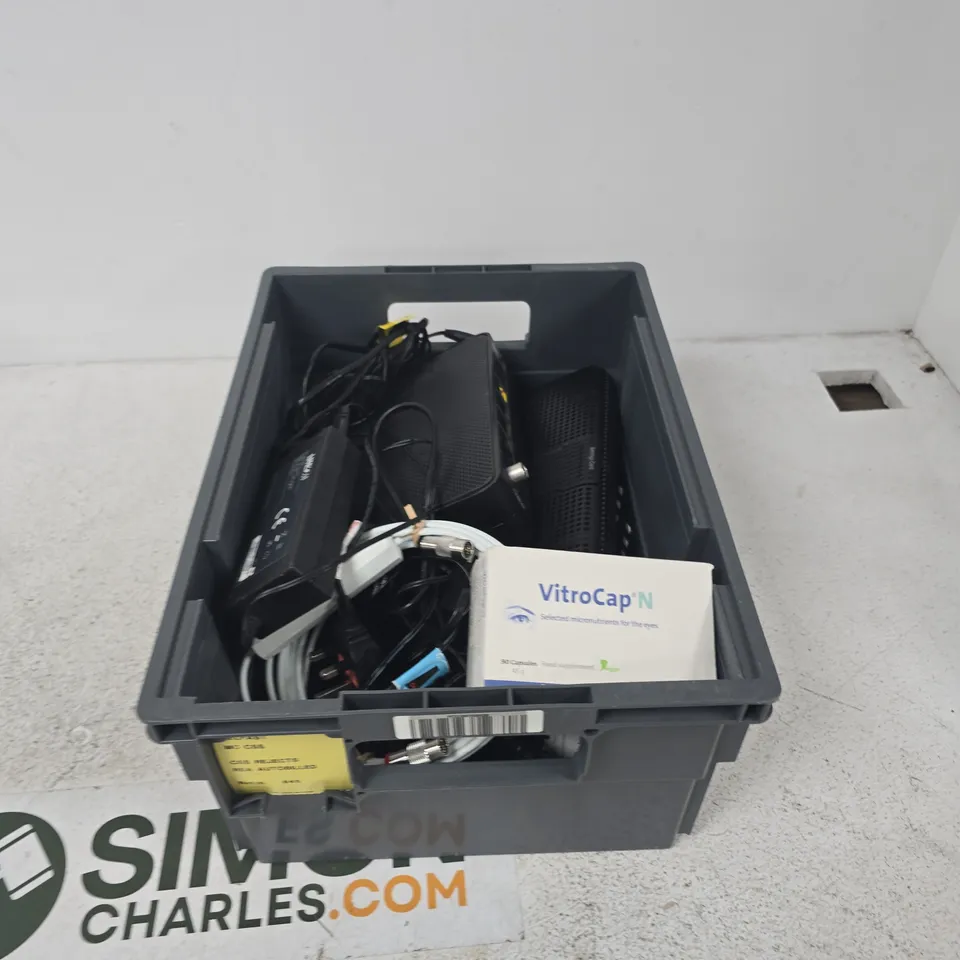 TOTE OF APPROXIMATELY 12 ASSORTED ITEMS TO INCLUDE: VIRGIN MEDIA ROUTER 